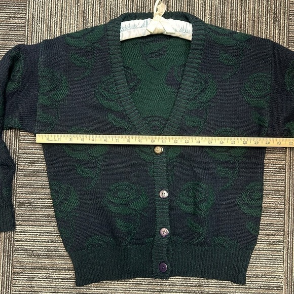 Carroll Reed Women’s 100% Shetland Wool Rose Pattern Button V-Neck Sweater Sz L - Picture 6 of 7